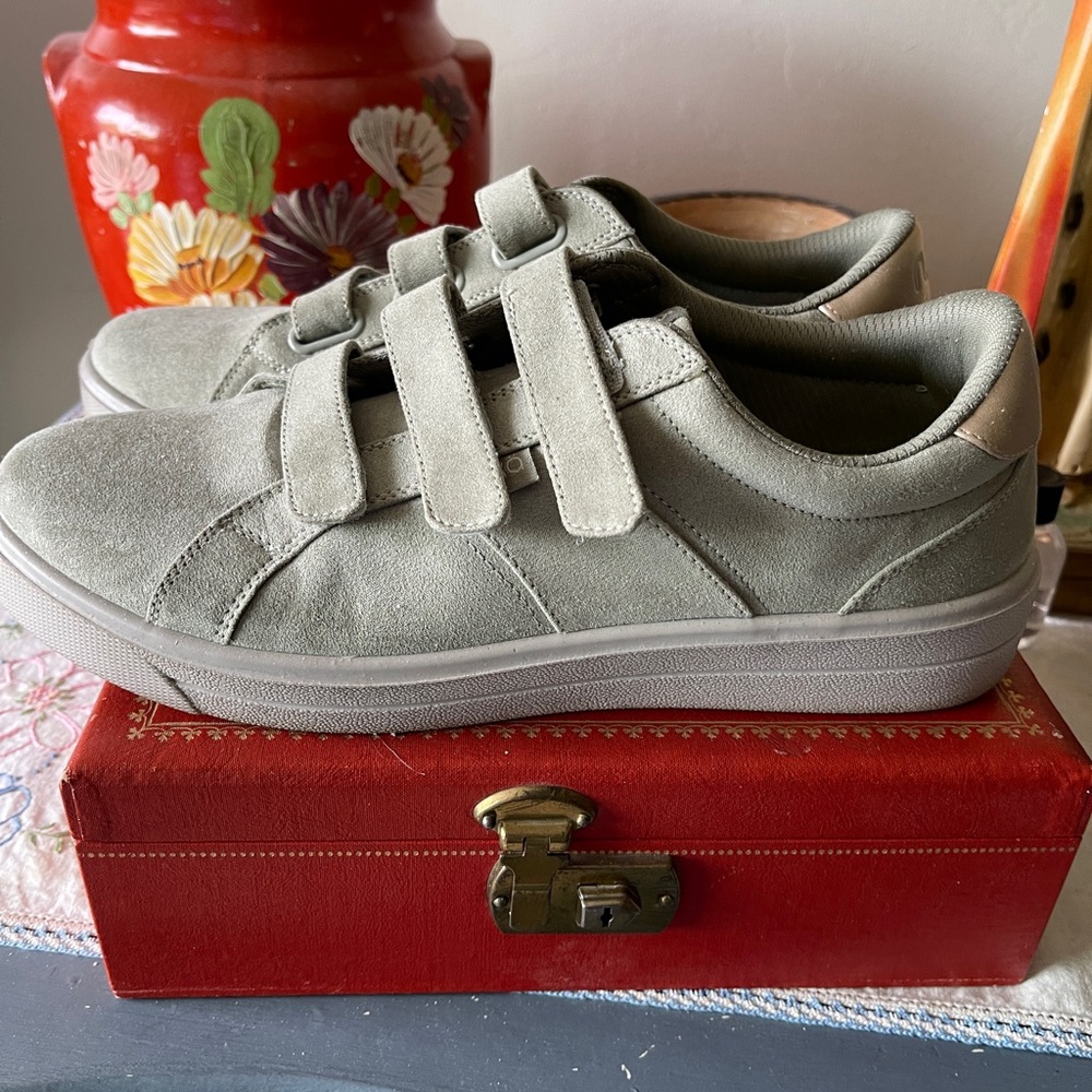 Ryka Velcro Close Light Green Sueded Leather Size 9